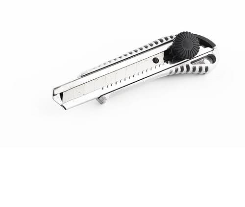 Ніж висувний 18мм металевий, обгумований корпус, гвинтовий замок