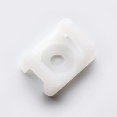 APRO Майданчик 15х10х7 мм для кабельної стяжки до 5 мм з отвором (пач. 100 шт.)