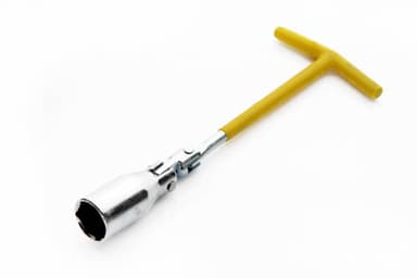 Ключ свічковий 16x230мм СИЛА